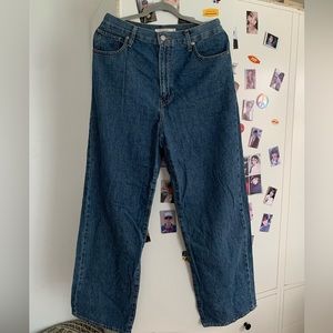 Levi’s high waisted straight in medium wash size 31